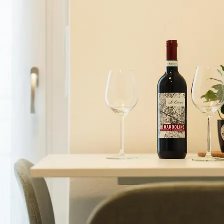 Freshly Renovated 10 Minutes From Arena Appartamento *