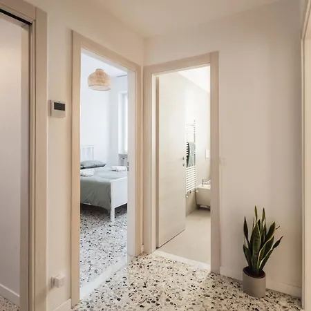 Freshly Renovated 10 Minutes From Arena *