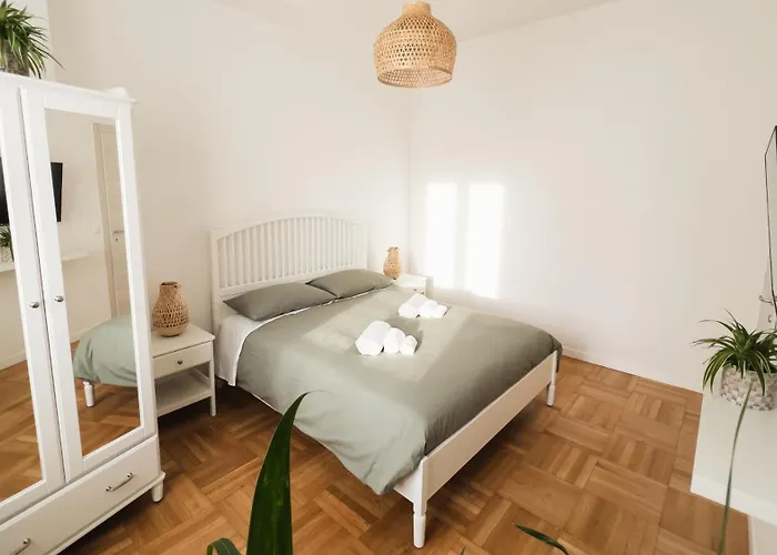 Freshly Renovated 10 Minutes From Arena Lägenhet