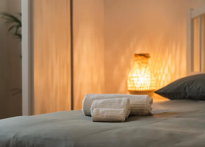 Freshly Renovated 10 Minutes From Arena Lägenhet